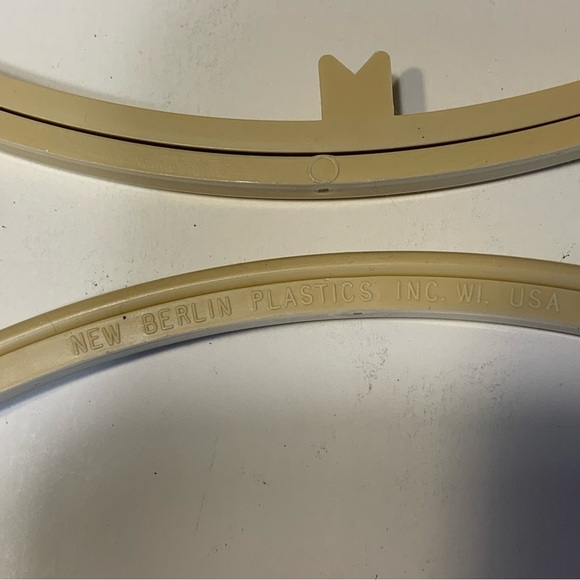 New Berlin Set of Two Plastic 5.5 x 8 Cross Stitch Plastic Frame - Picture 5 of 6